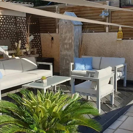 Le Calme Au Centre A 10 Minutes A Pied De La Croisette Et Des Plages Appartement *